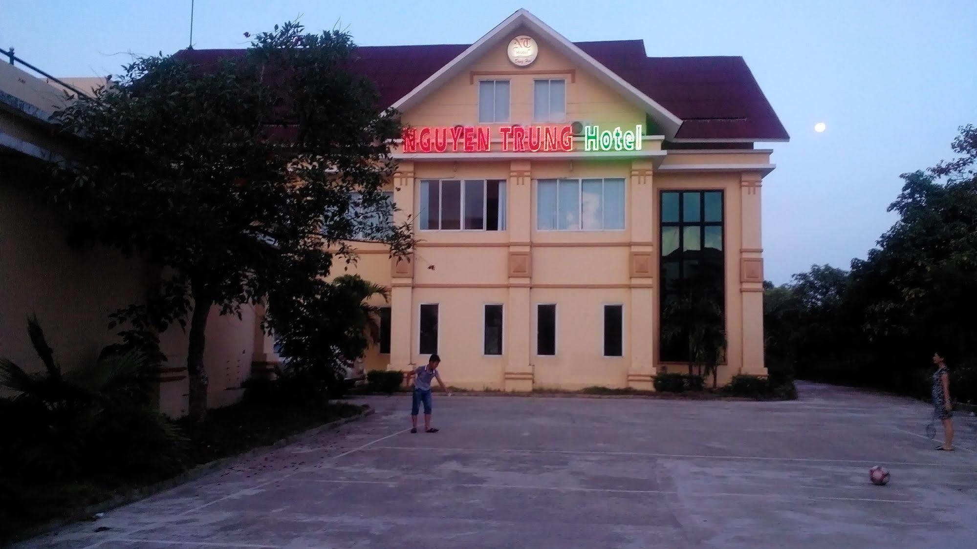 Nguyen Trung Hotel ドンホイ エクステリア 写真